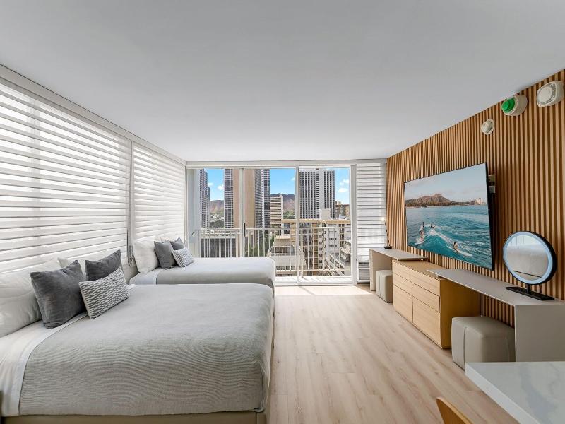 Newly Innovated Oceanview Beach Condo Sauna Po image