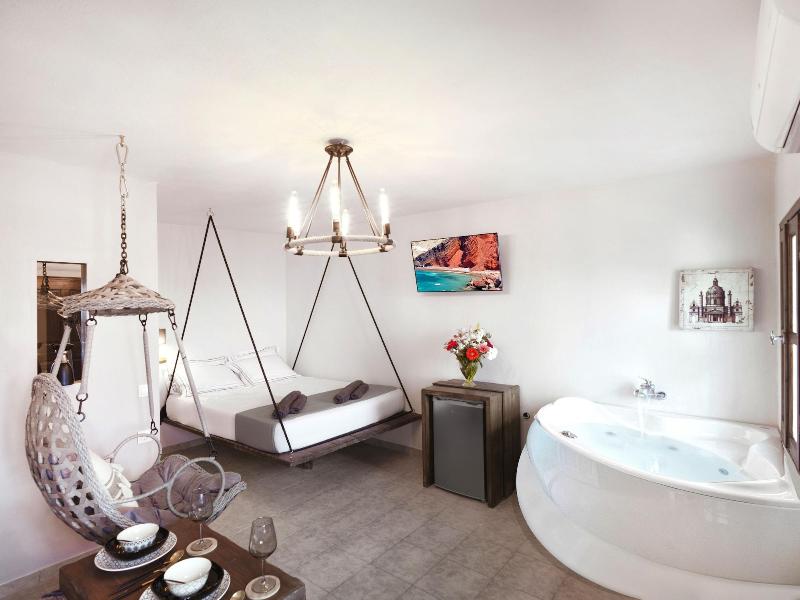 Secret Gem Suites — photo 4