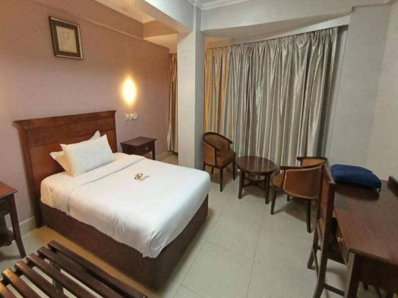 Decale Palace Hotel image