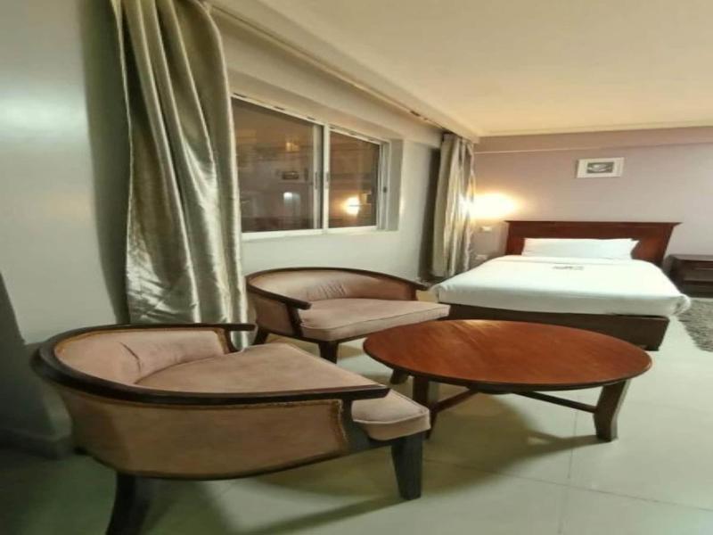 Decale Palace Hotel image