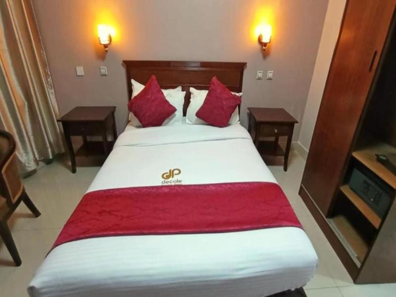 Decale Palace Hotel image