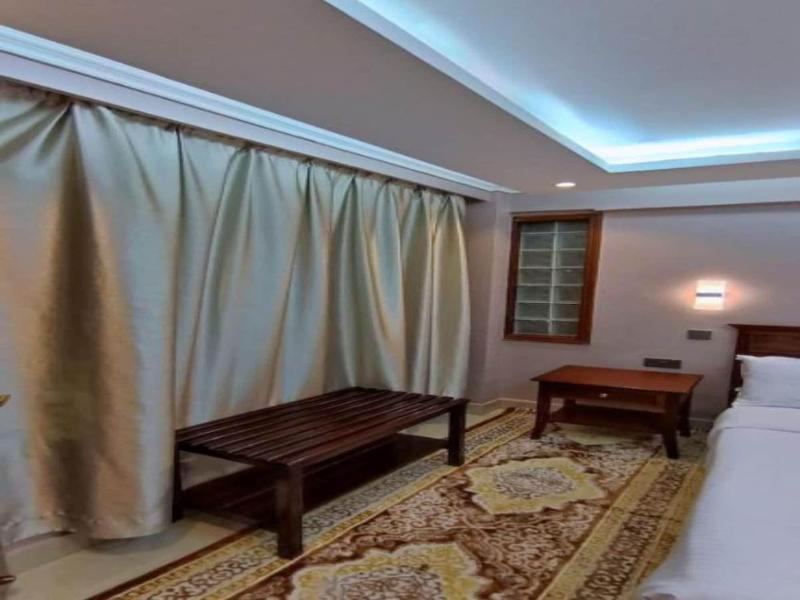 Decale Palace Hotel image