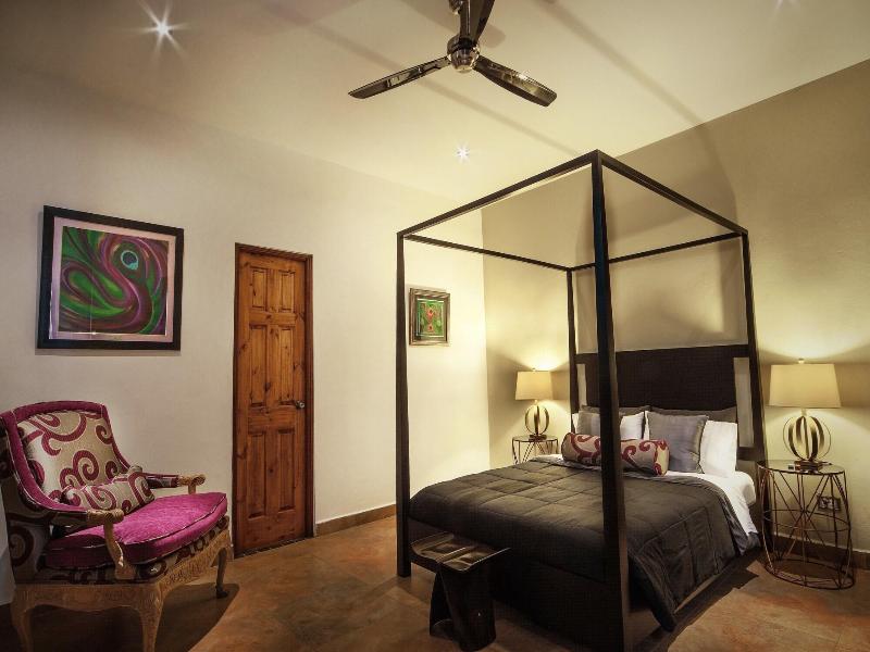 La Isabela Suites image