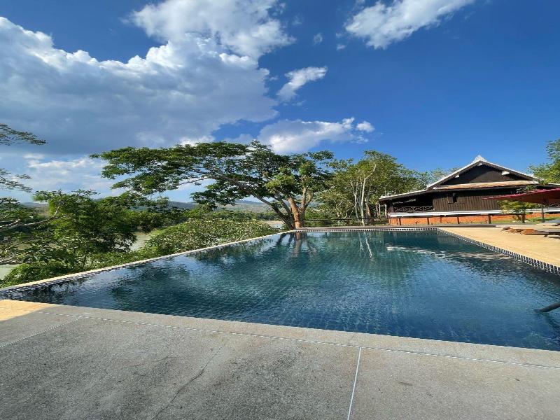 Nam Ou Riverside Hotel & Resort