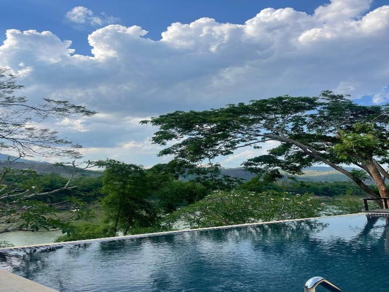 Nam Ou Riverside Hotel & Resort