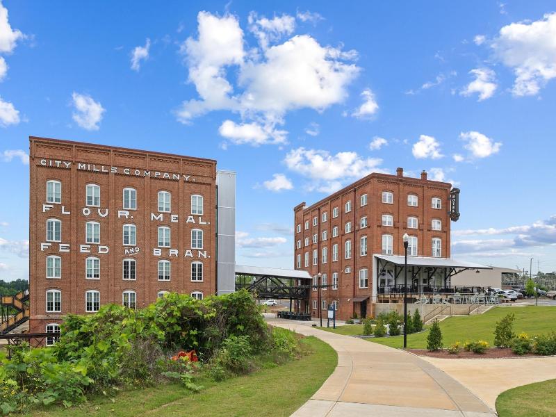 City Mills Hotel — exterior view