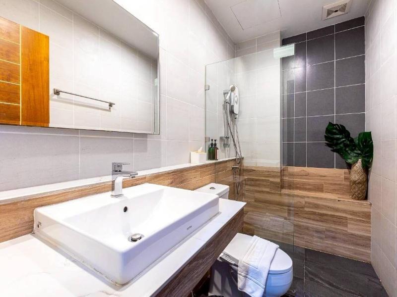 The Living Hotel Samutprakan image