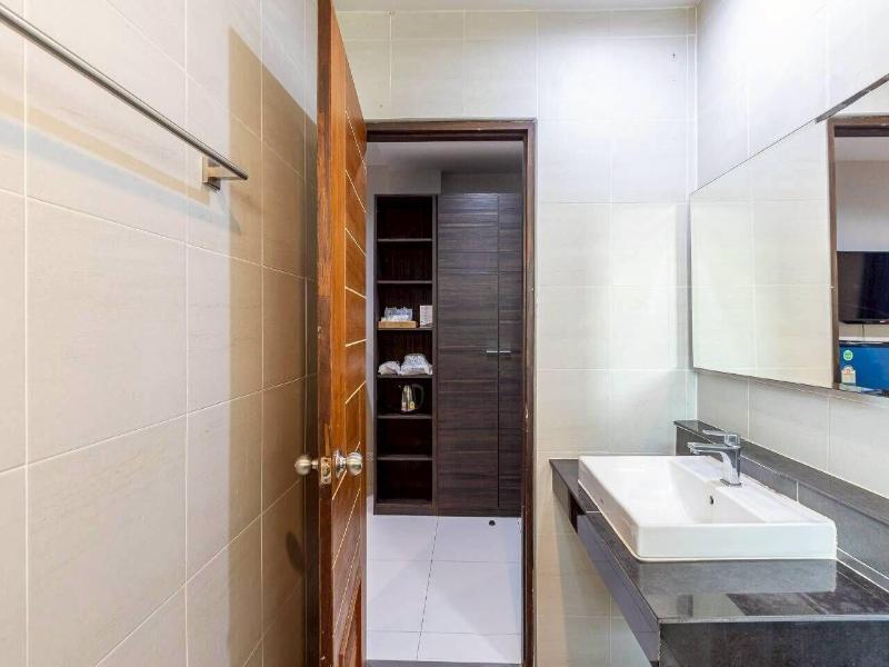 The Living Hotel Samutprakan image