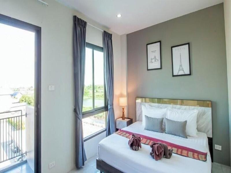 The Living Hotel Samutprakan image