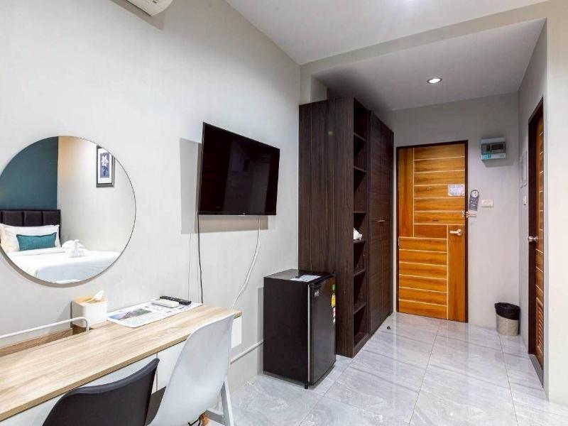 The Living Hotel Samutprakan image