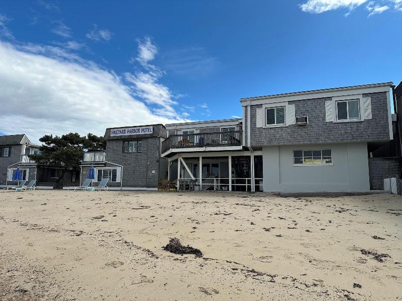 Vineyard Harbor Motel - Private Beach image