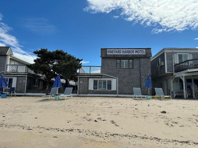 Vineyard Harbor Motel - Private Beach image