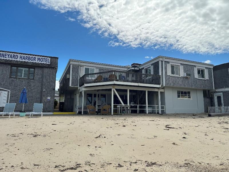 Vineyard Harbor Motel - Private Beach image