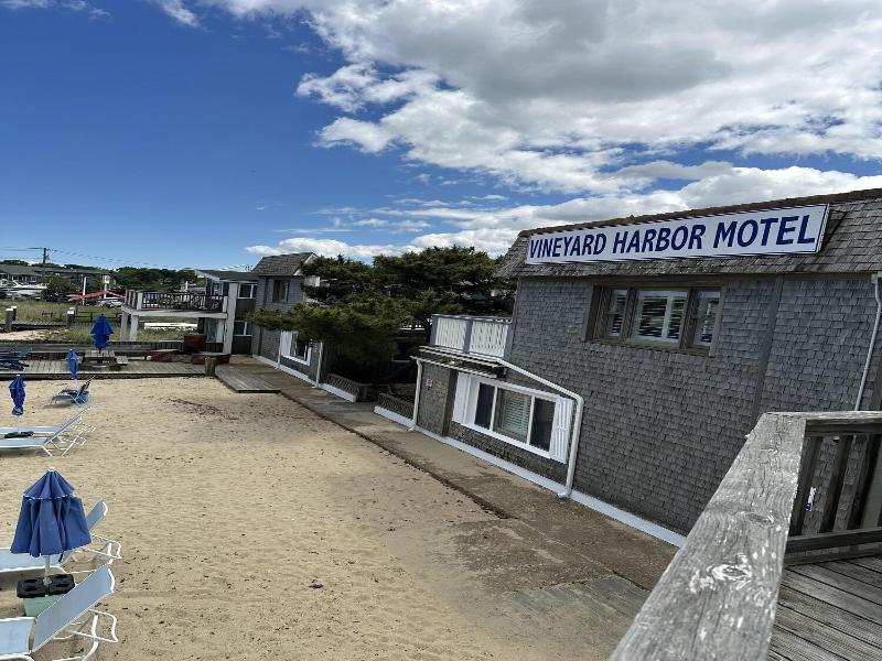 Vineyard Harbor Motel - Private Beach image