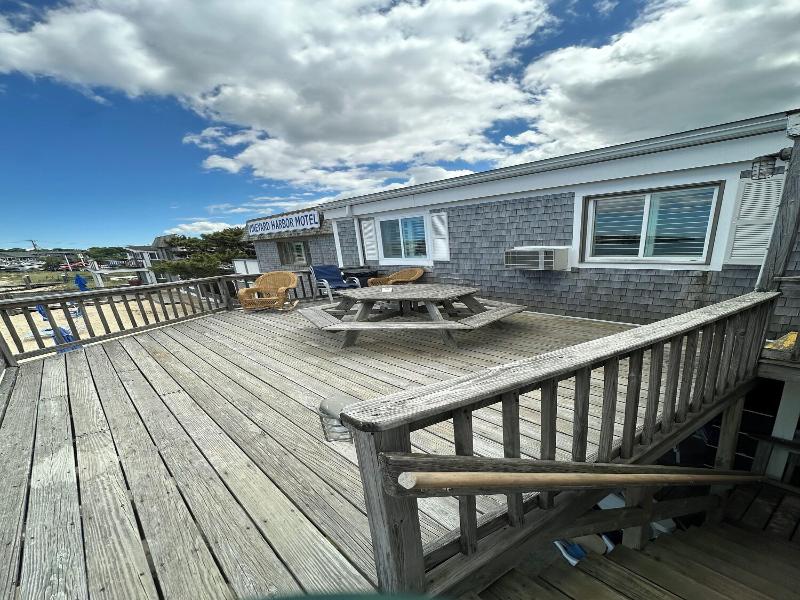 Vineyard Harbor Motel - Private Beach image