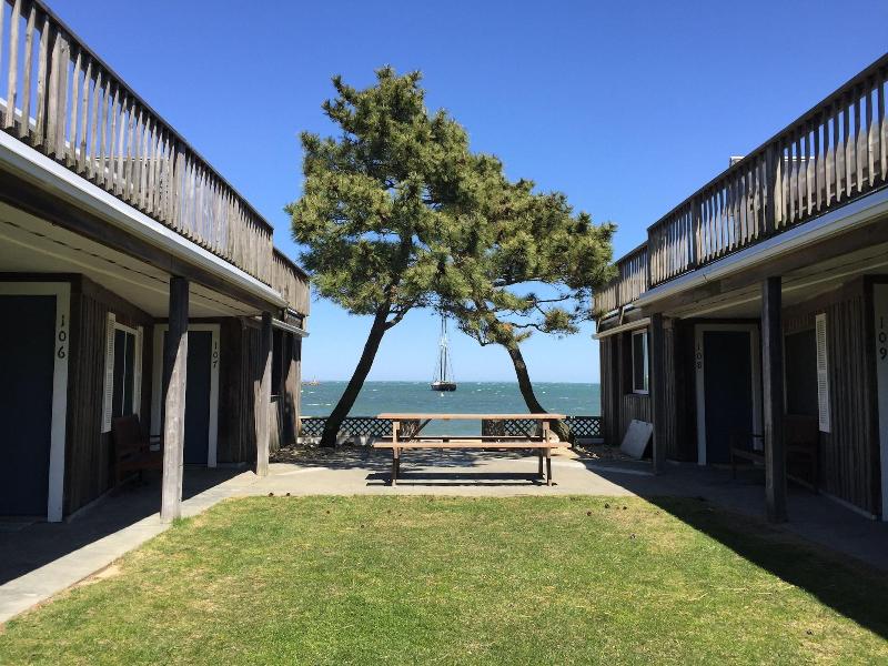 Vineyard Harbor Motel - Private Beach image