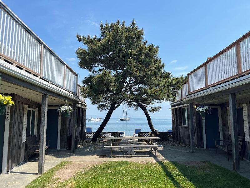 Vineyard Harbor Motel - Private Beach image