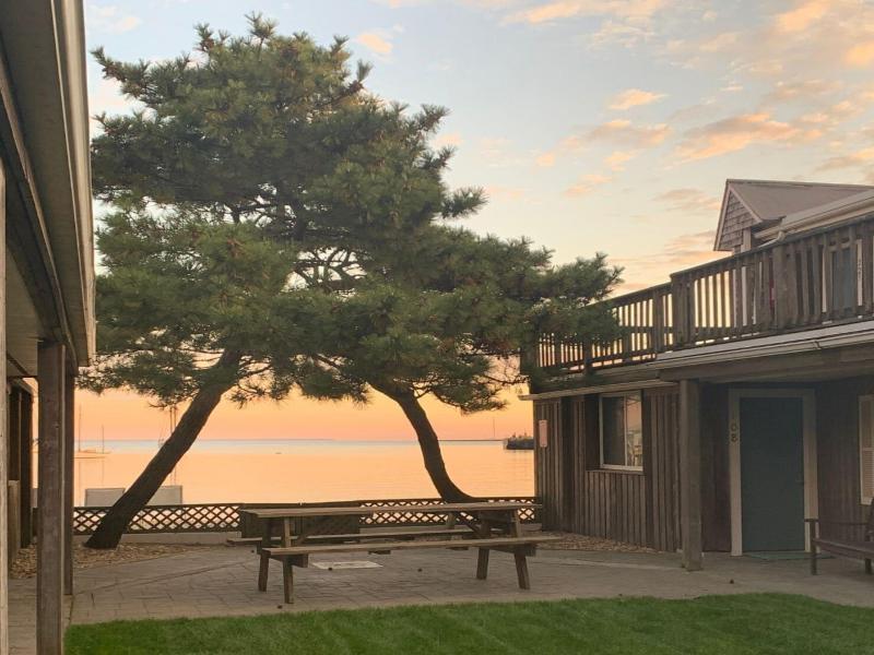 Vineyard Harbor Motel - Private Beach image