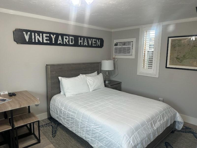 Vineyard Harbor Motel - Private Beach image