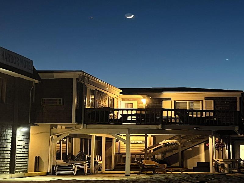 Vineyard Harbor Motel - Private Beach image