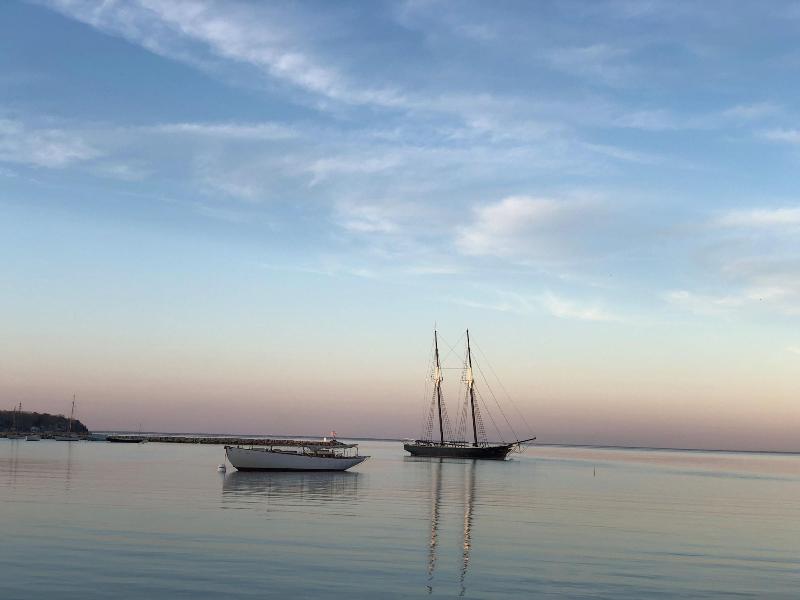 Vineyard Harbor Motel - Private Beach image