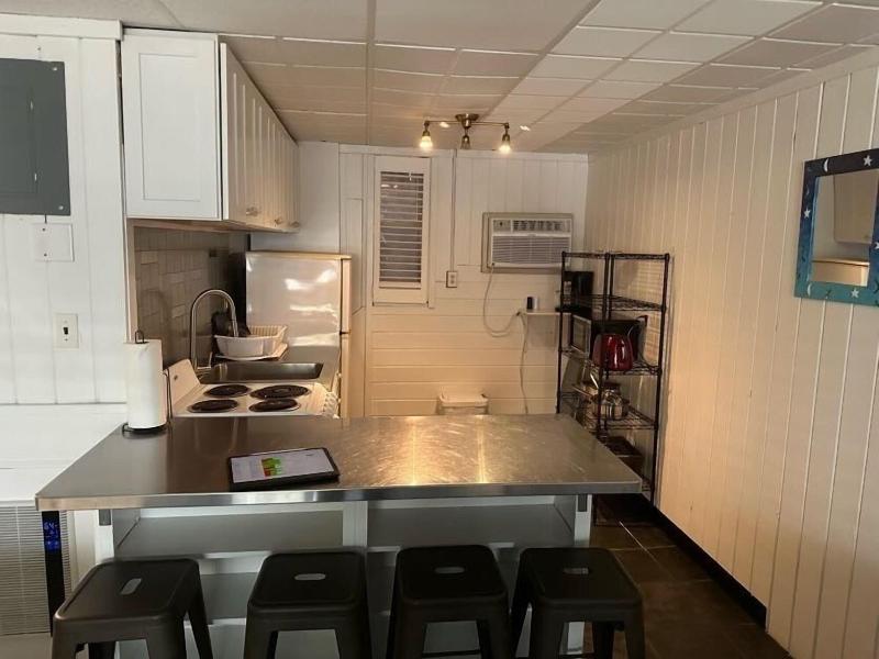 Vineyard Harbor Motel - Private Beach image