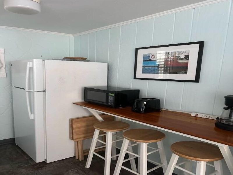 Vineyard Harbor Motel - Private Beach image