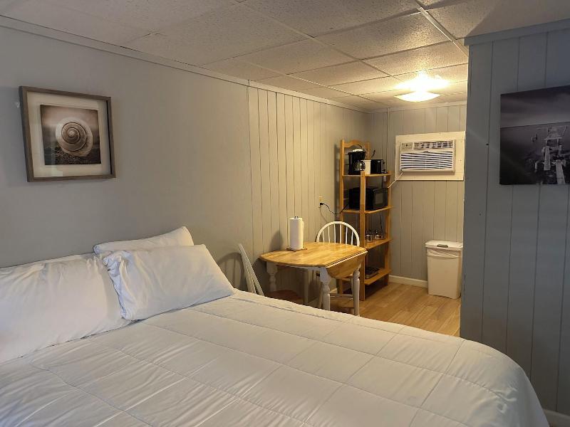 Vineyard Harbor Motel - Private Beach image