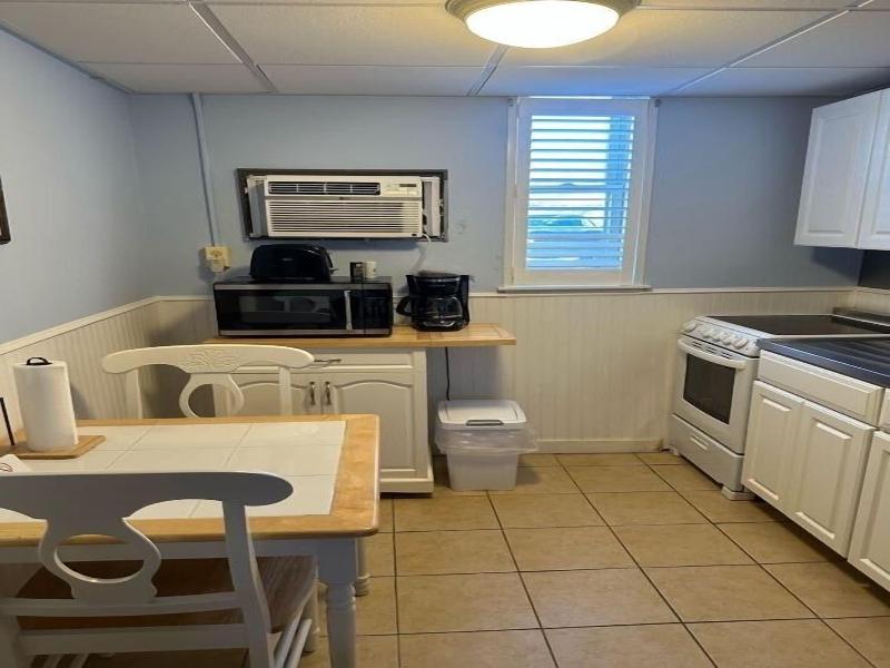 Vineyard Harbor Motel - Private Beach image