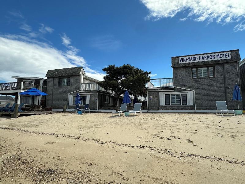 Vineyard Harbor Motel - Private Beach image