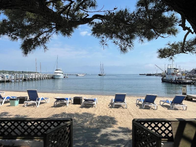 Vineyard Harbor Motel - Private Beach image