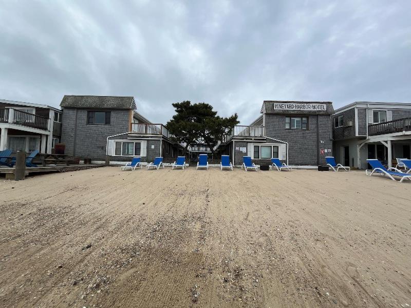 Vineyard Harbor Motel - Private Beach image