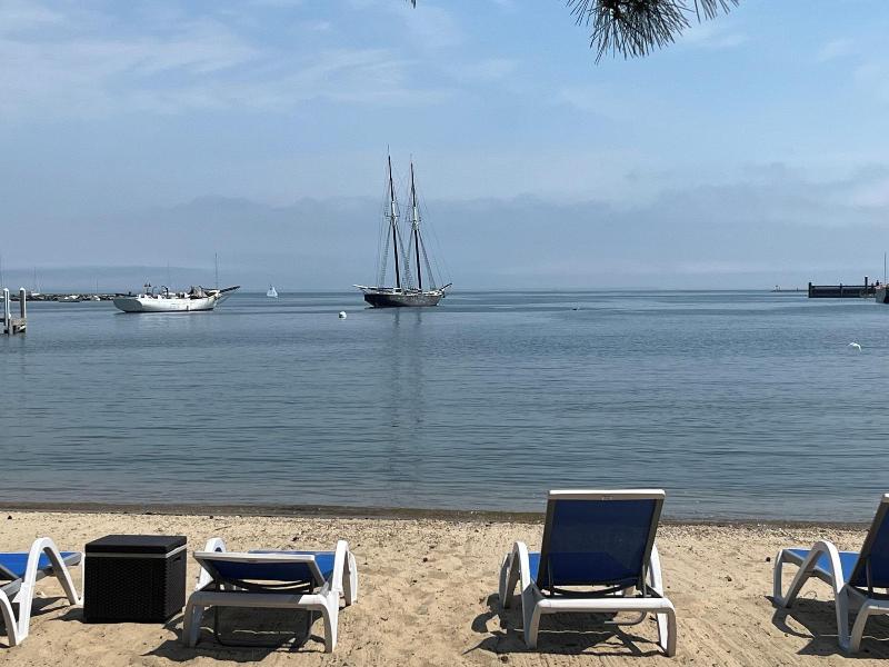 Vineyard Harbor Motel - Private Beach image