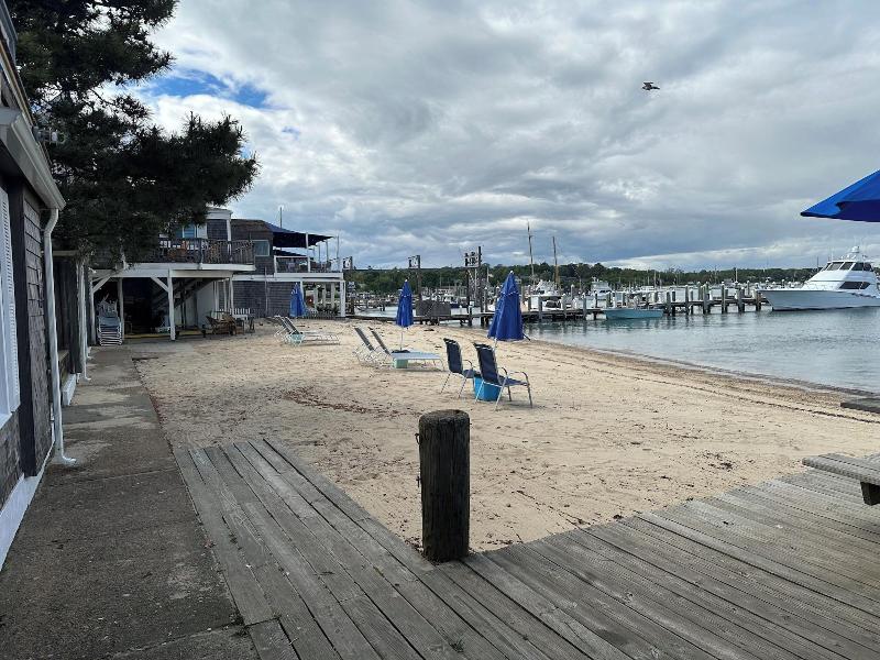 Vineyard Harbor Motel - Private Beach image