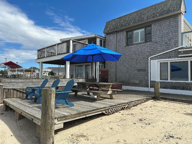 Vineyard Harbor Motel - Private Beach image