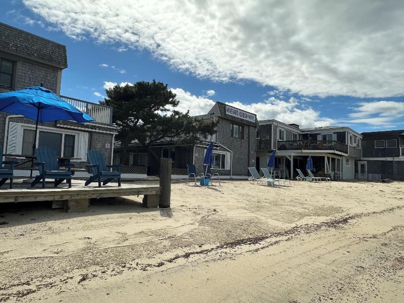 Vineyard Harbor Motel - Private Beach image