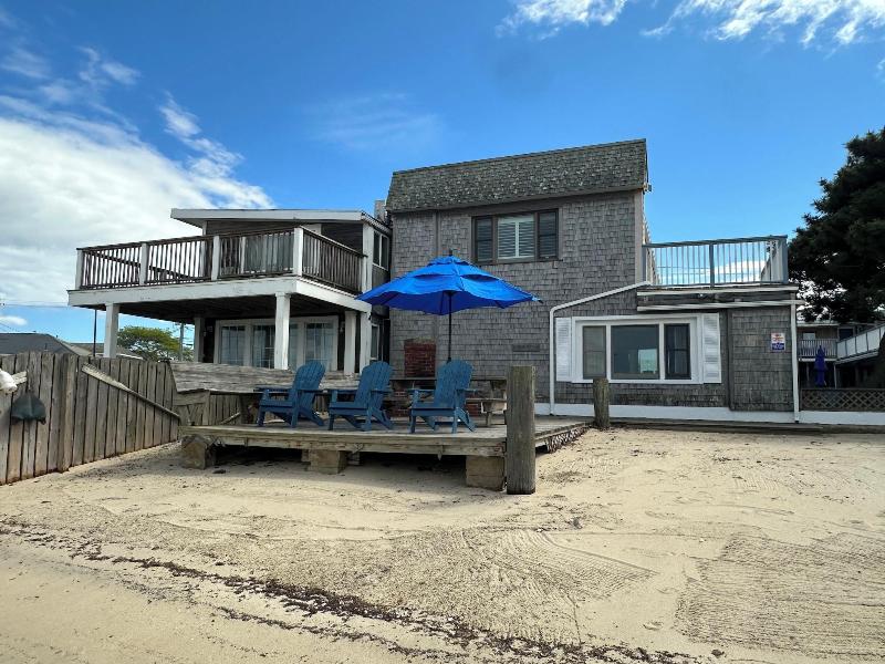 Vineyard Harbor Motel - Private Beach image