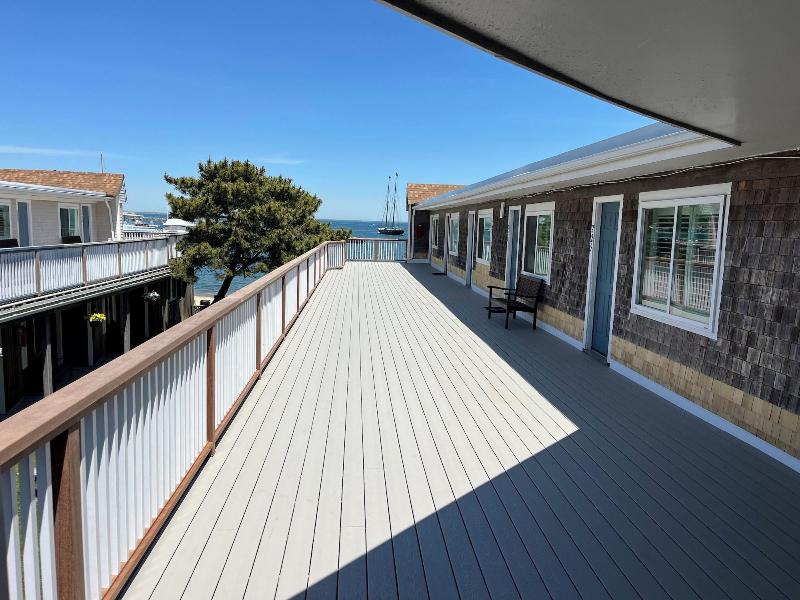 Vineyard Harbor Motel - Private Beach image