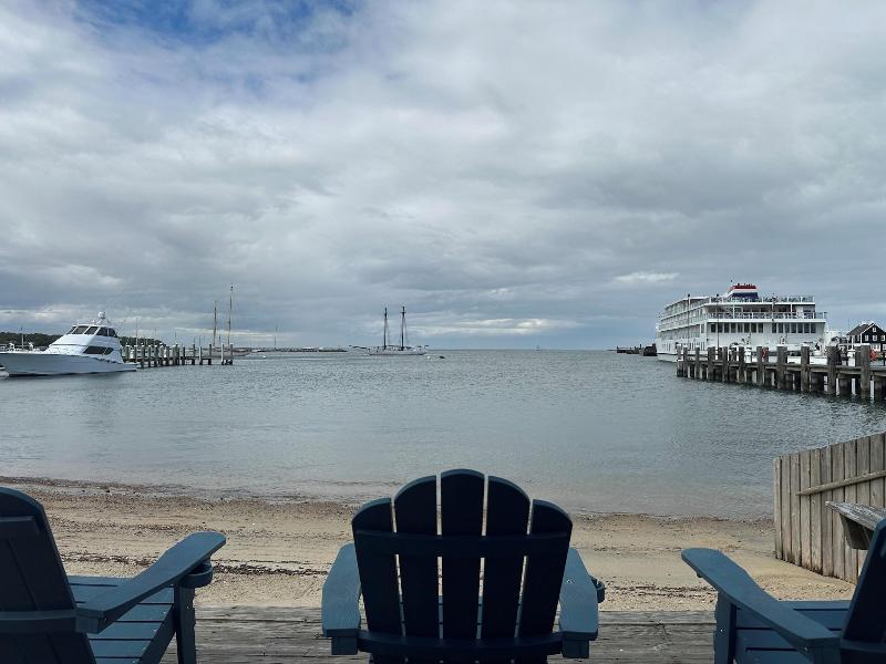 Vineyard Harbor Motel - Private Beach image