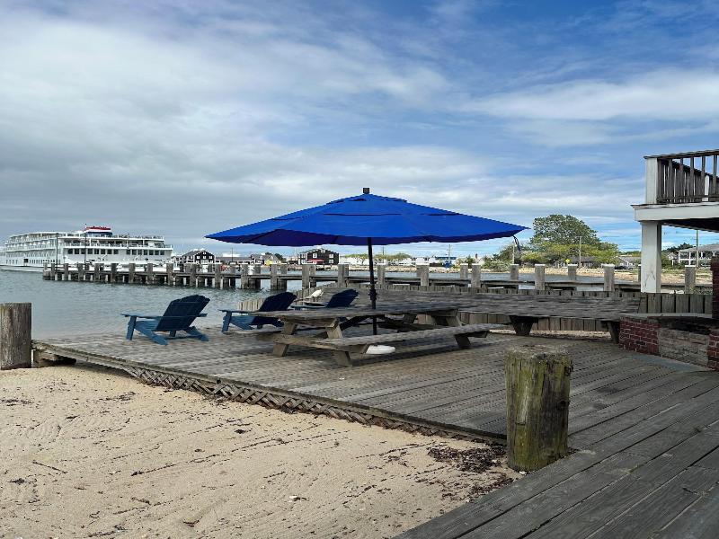 Vineyard Harbor Motel - Private Beach image