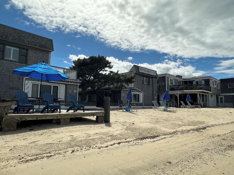 Vineyard Harbor Motel - Private Beach image