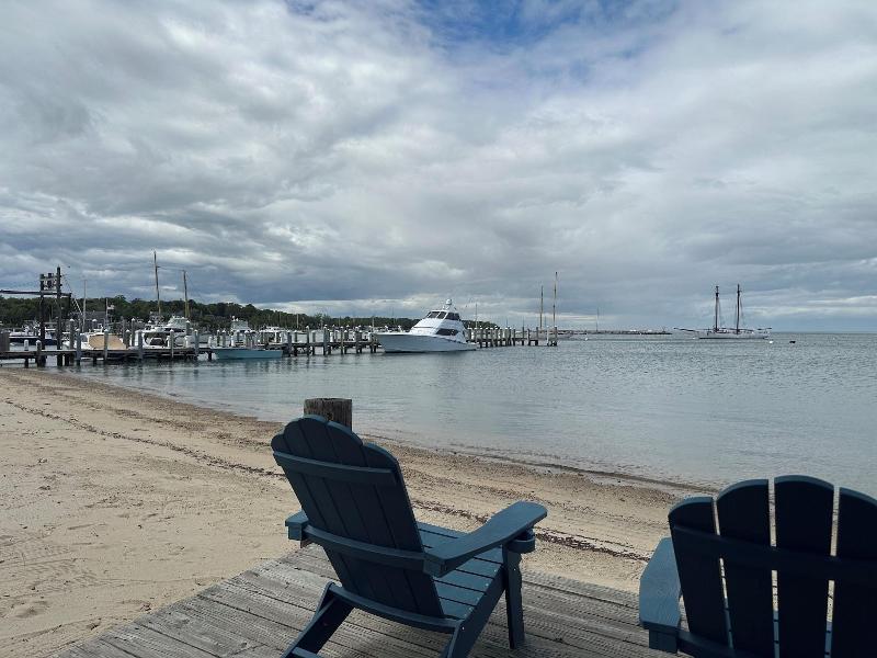 Vineyard Harbor Motel - Private Beach image