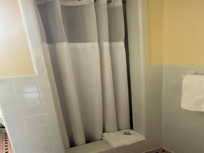 Vineyard Harbor Motel - Private Beach image
