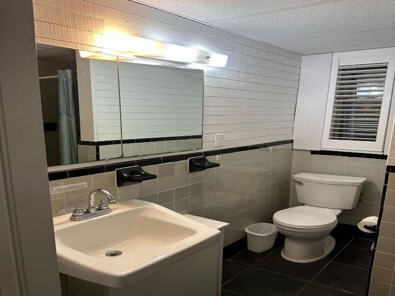 Vineyard Harbor Motel - Private Beach image