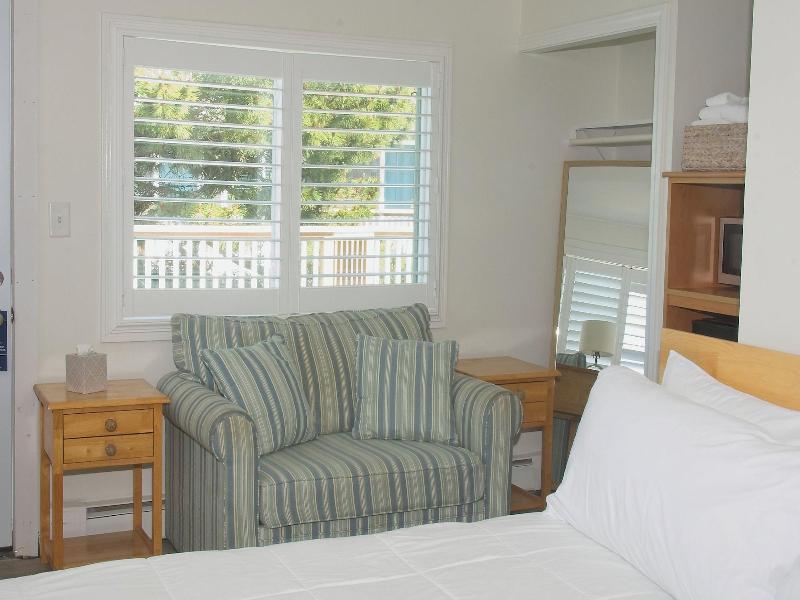 Vineyard Harbor Motel - Private Beach image