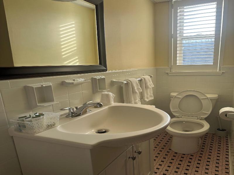 Vineyard Harbor Motel - Private Beach image