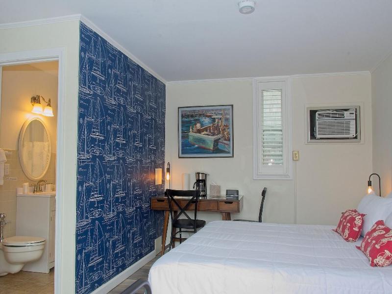 Vineyard Harbor Motel - Private Beach image
