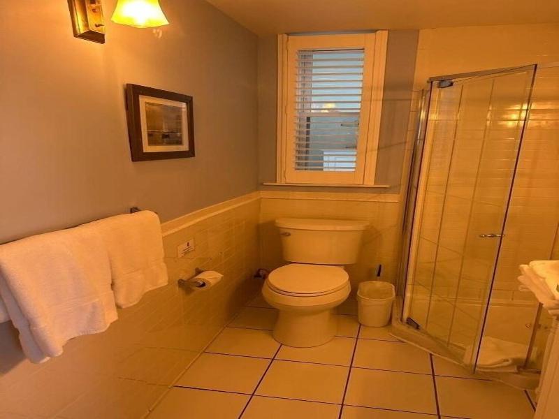 Vineyard Harbor Motel - Private Beach image