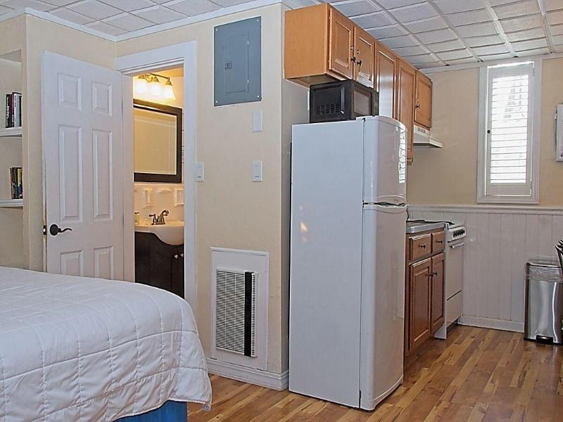 Vineyard Harbor Motel - Private Beach image