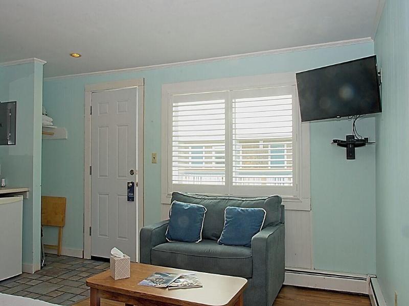 Vineyard Harbor Motel - Private Beach image